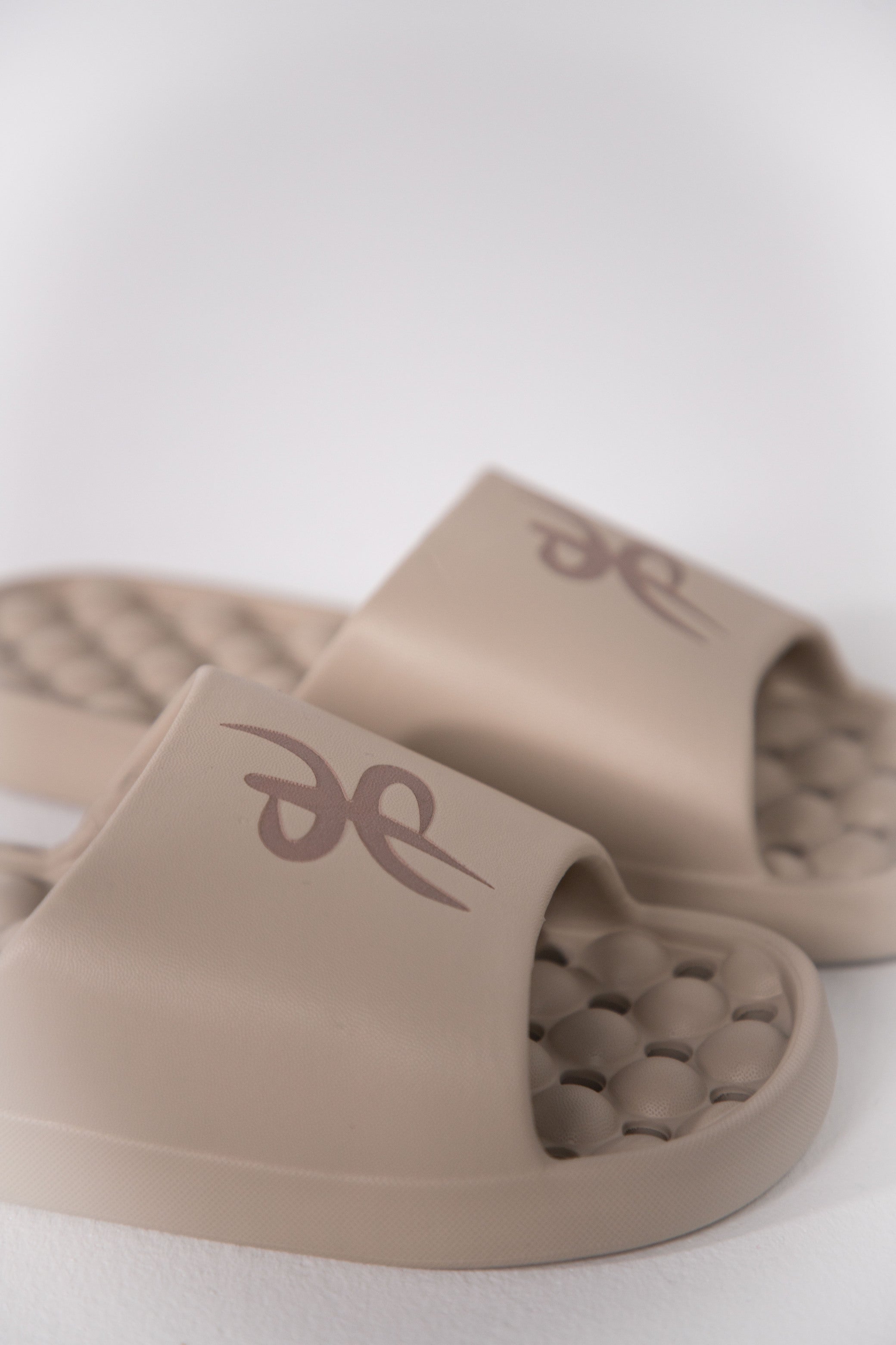 ZARO GYM SLIDES