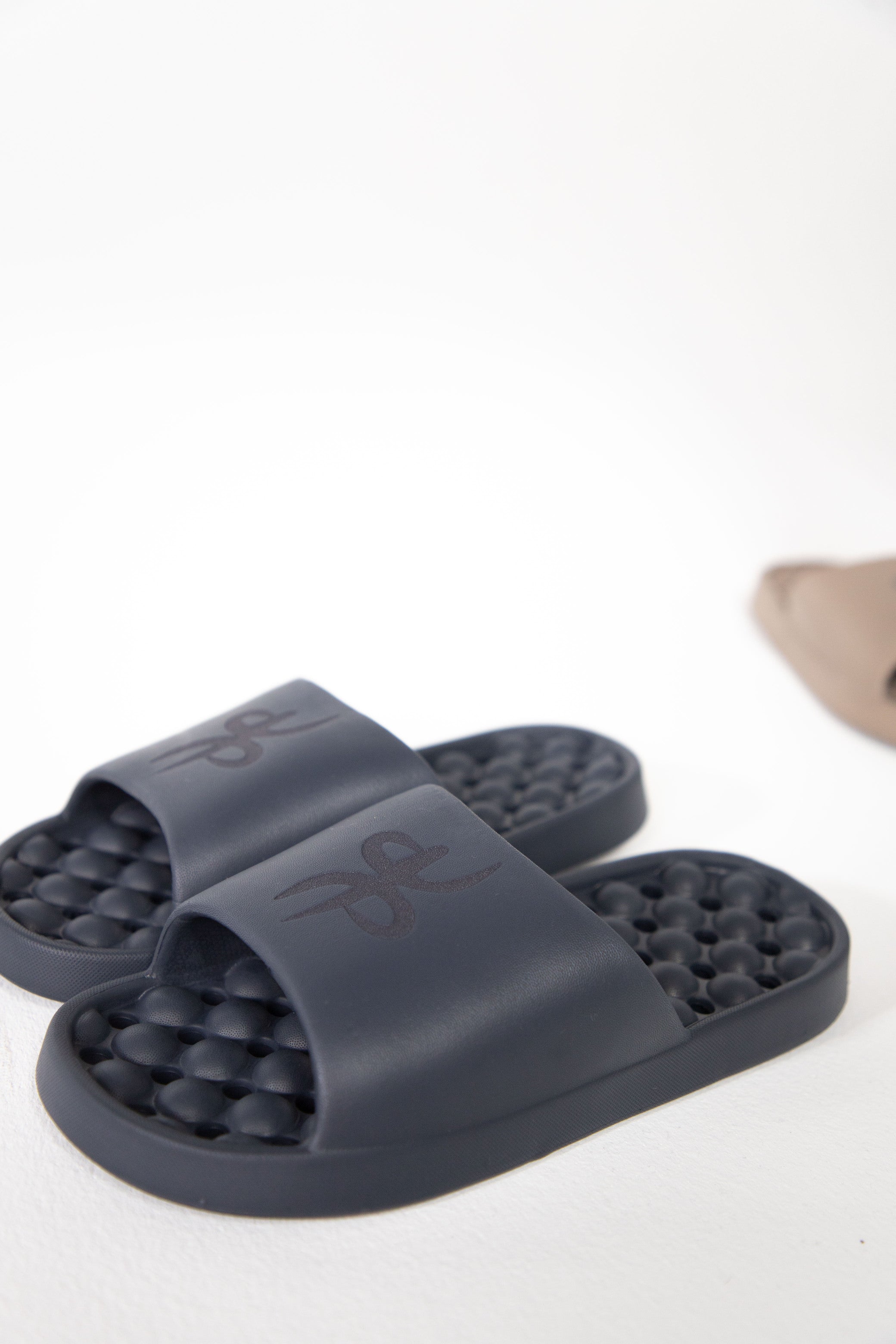 ZARO GYM SLIDES