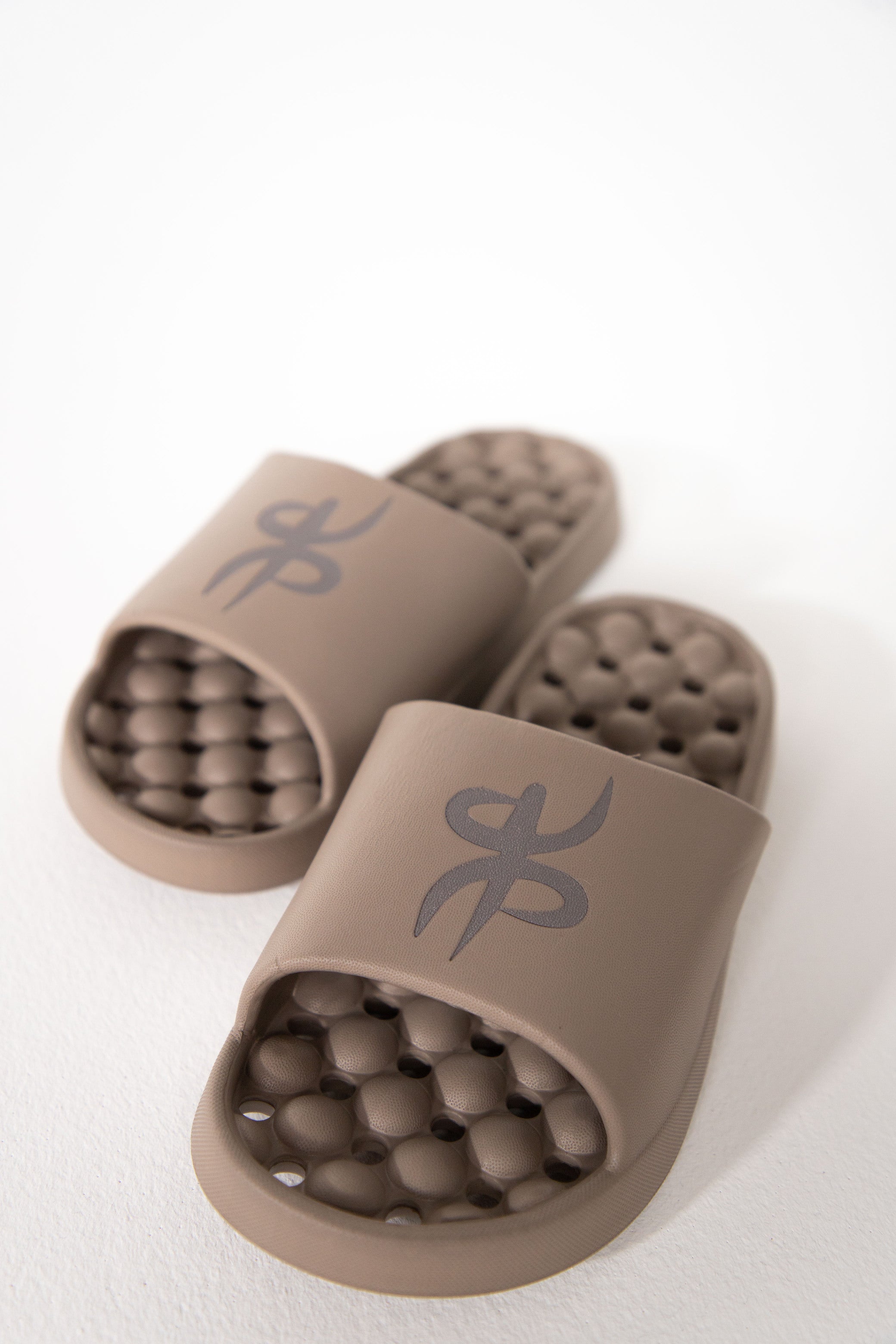 ZARO GYM SLIDES